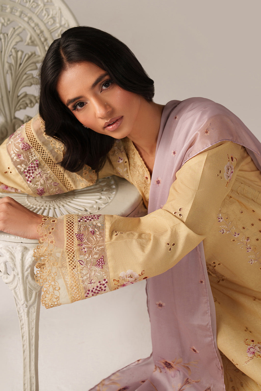 Baahar Embroidered 3pc