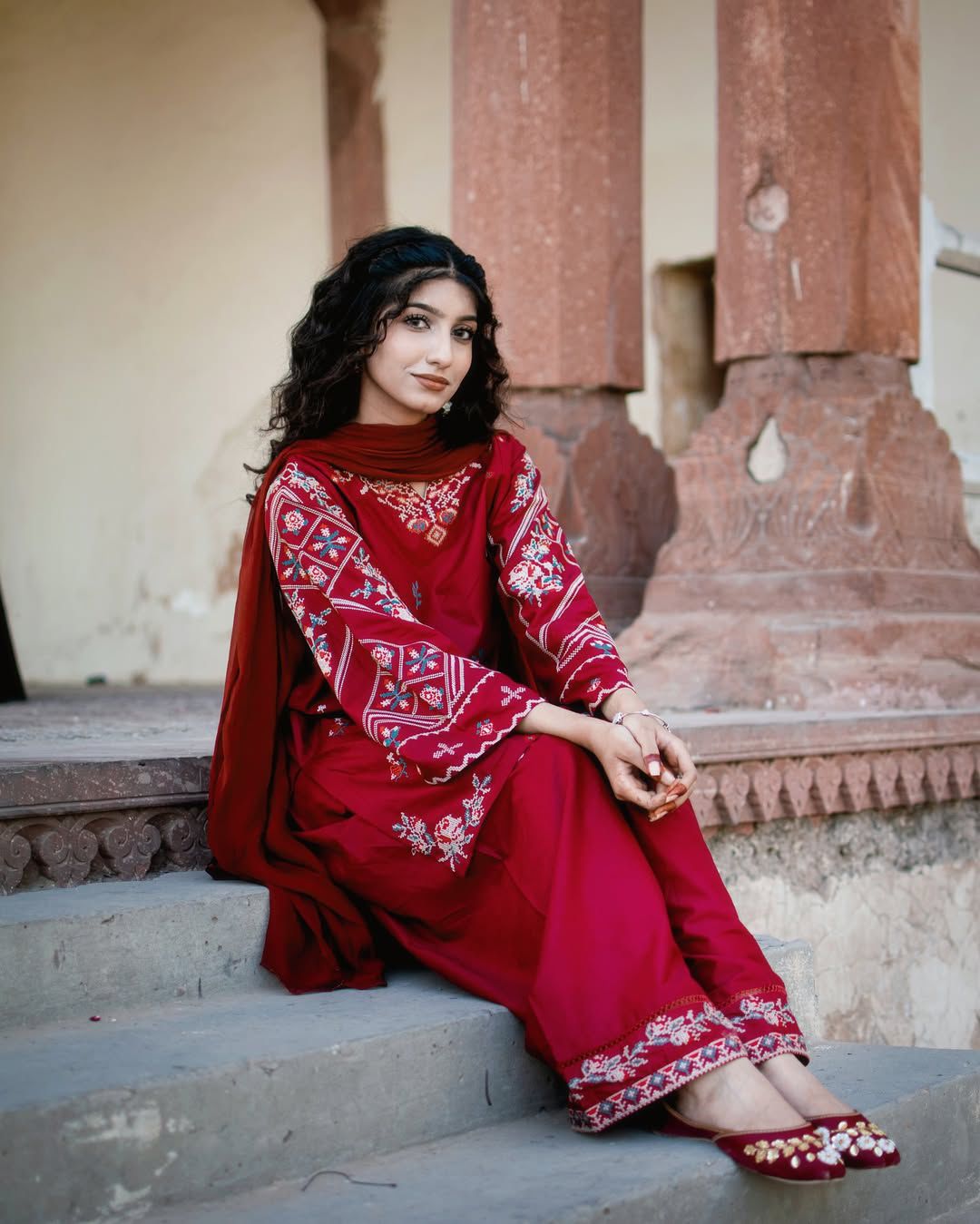 Dure Fishan Embroidered Furshi