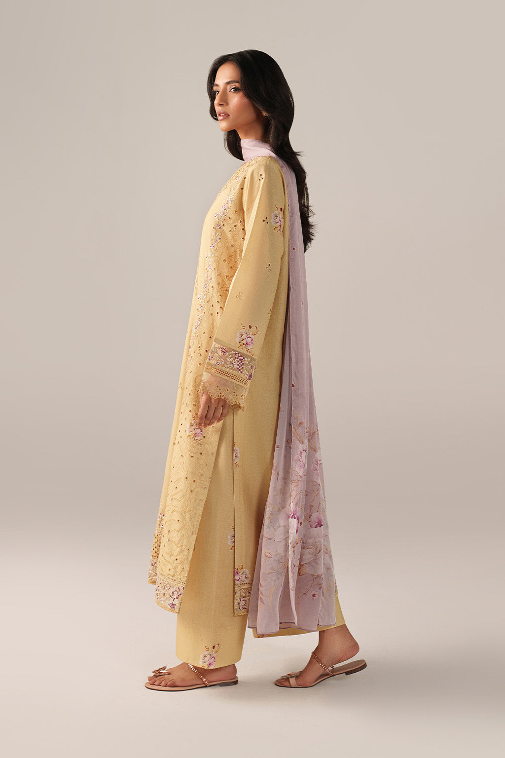 Baahar Embroidered 3pc
