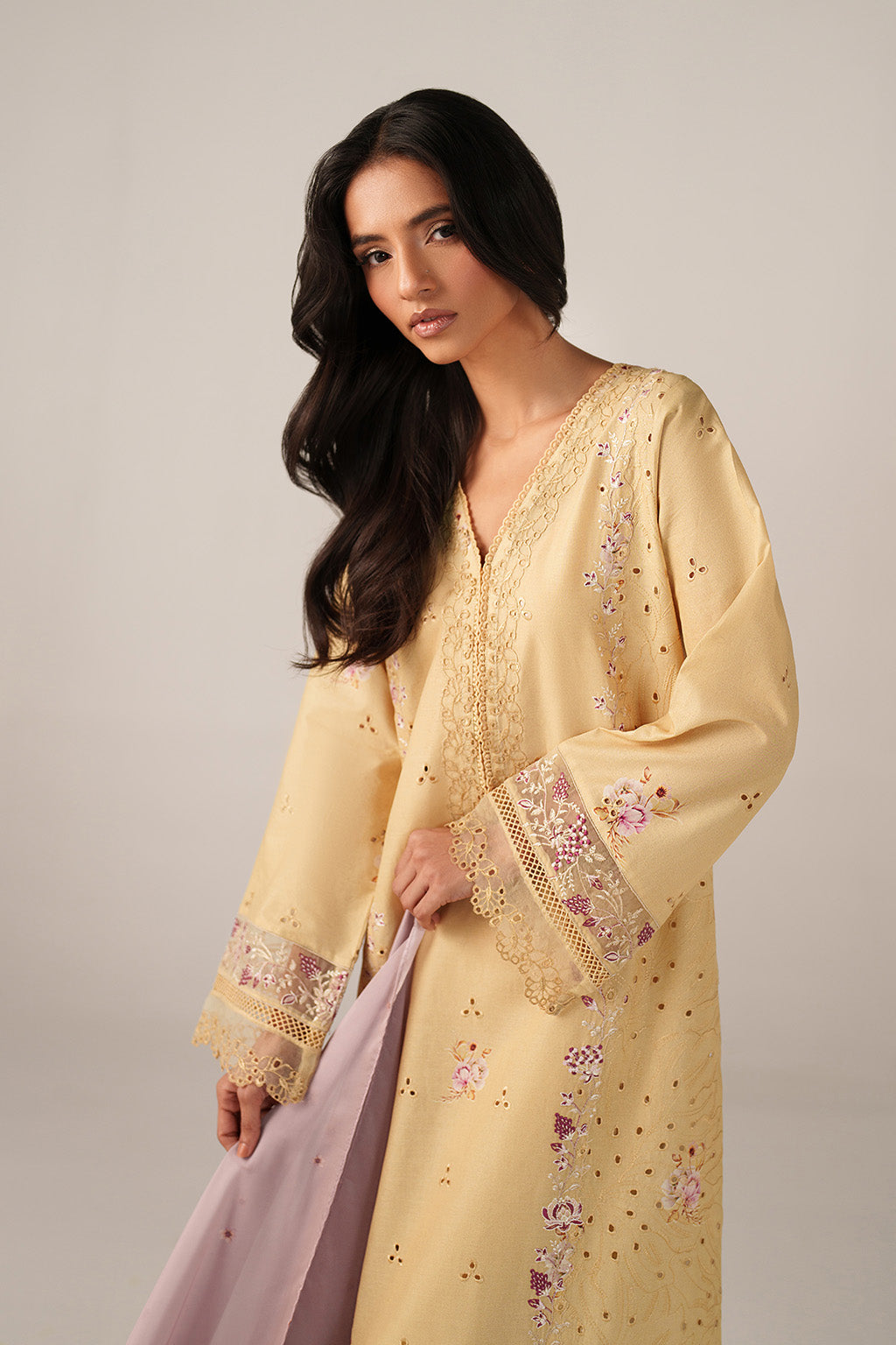 Baahar Embroidered 3pc