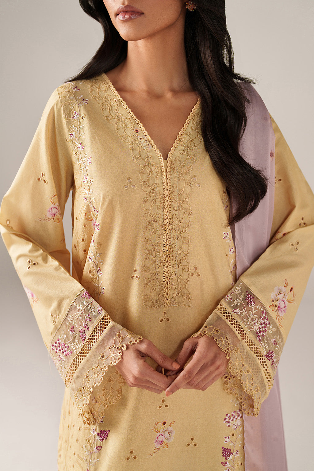 Baahar Embroidered 3pc