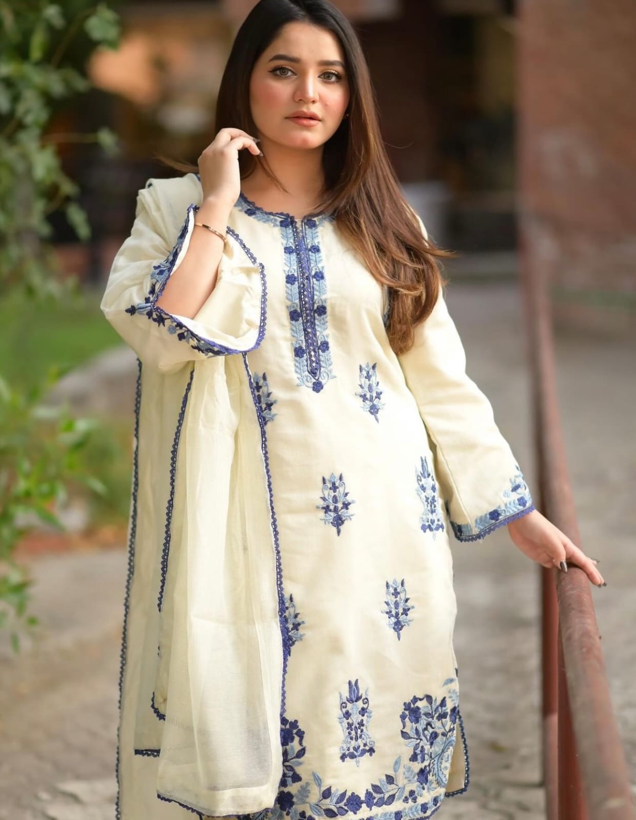 Hoor Embroidered 2pc