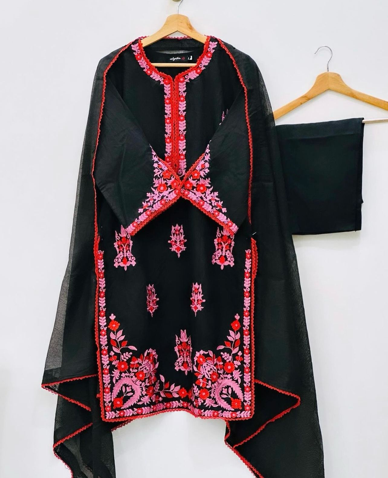 Hoor Embroidered 2pc