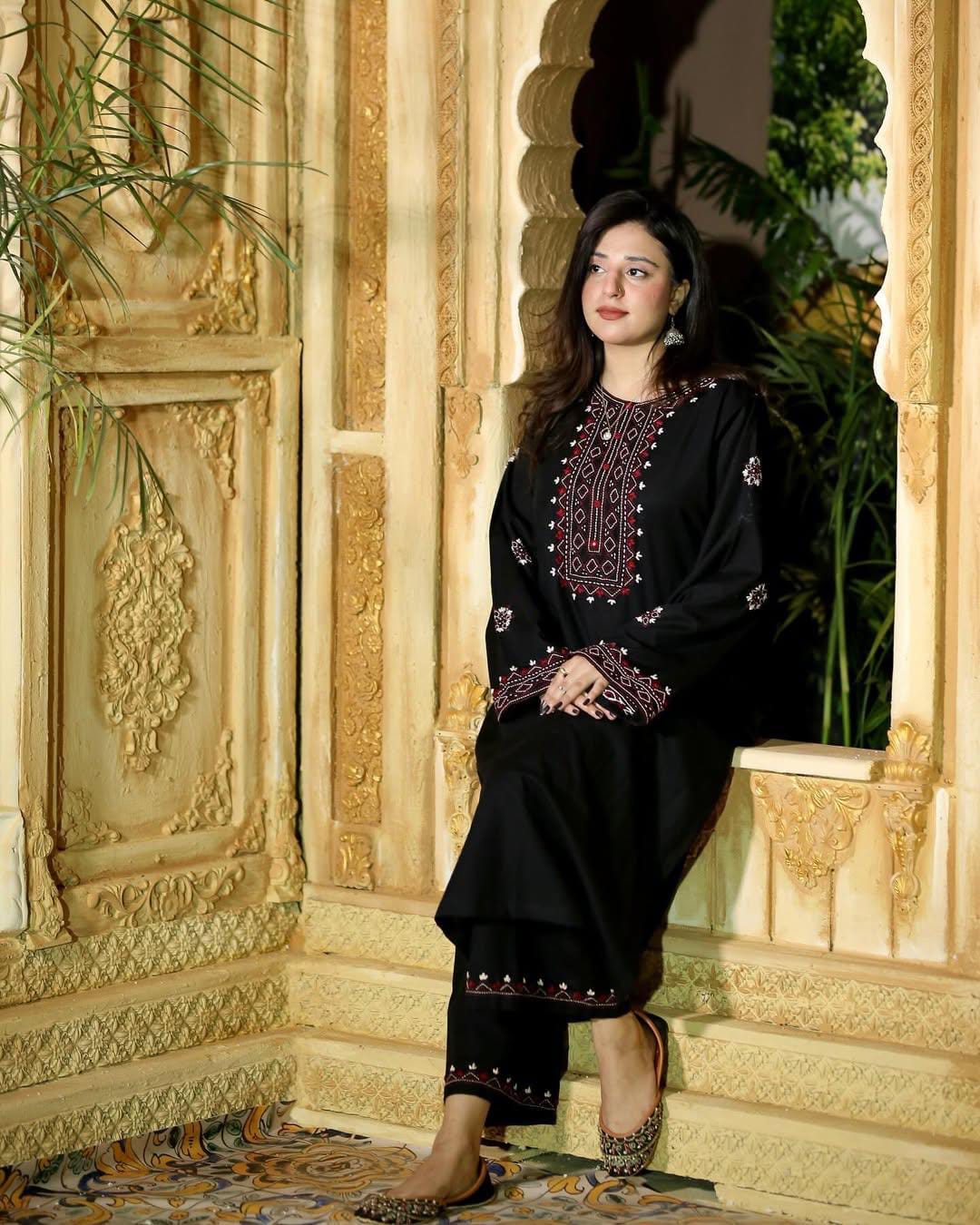 Taalish Embroidered Lawn 2-piece