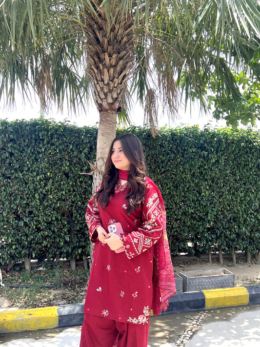 Dure Fishan Embroidered Furshi