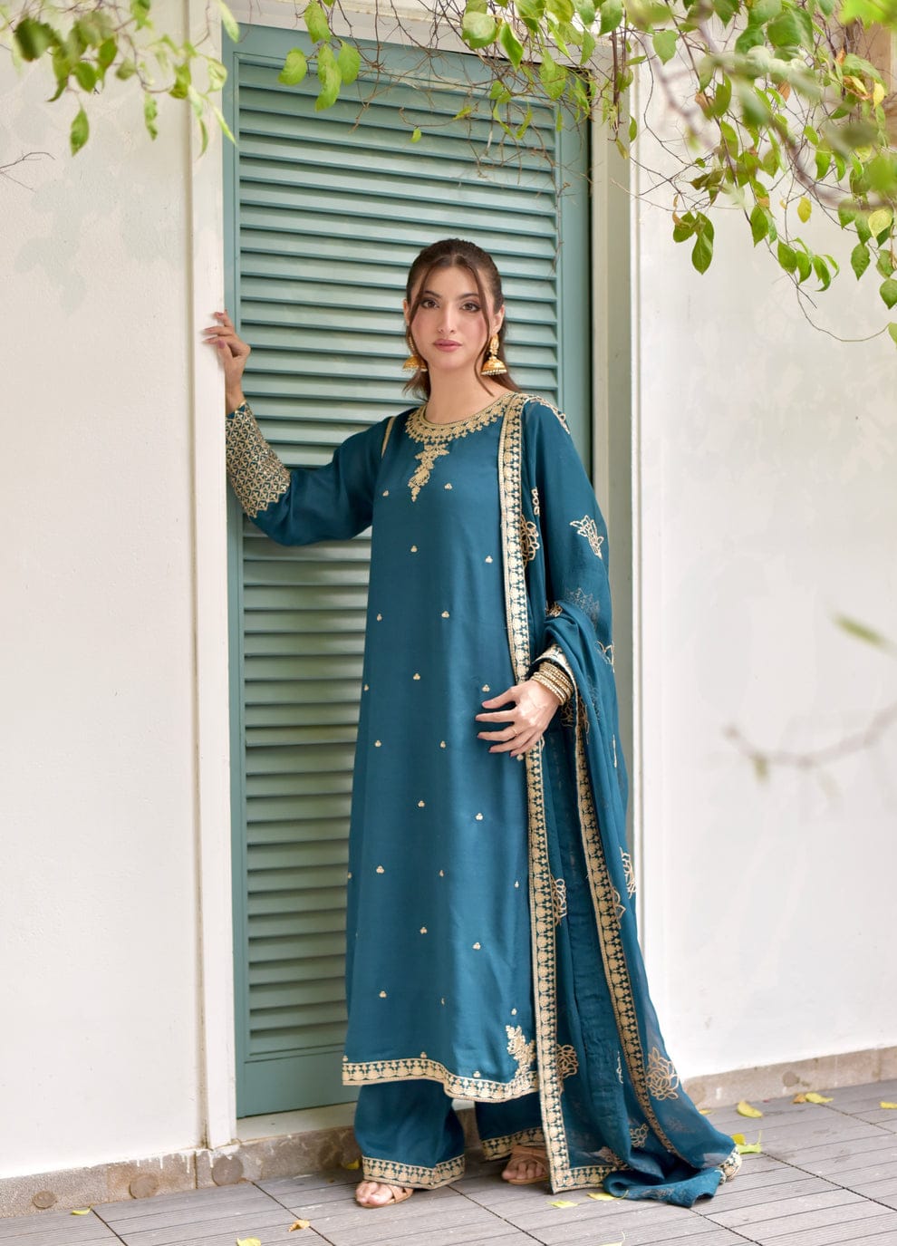 Yasmen Embroidered 3pc