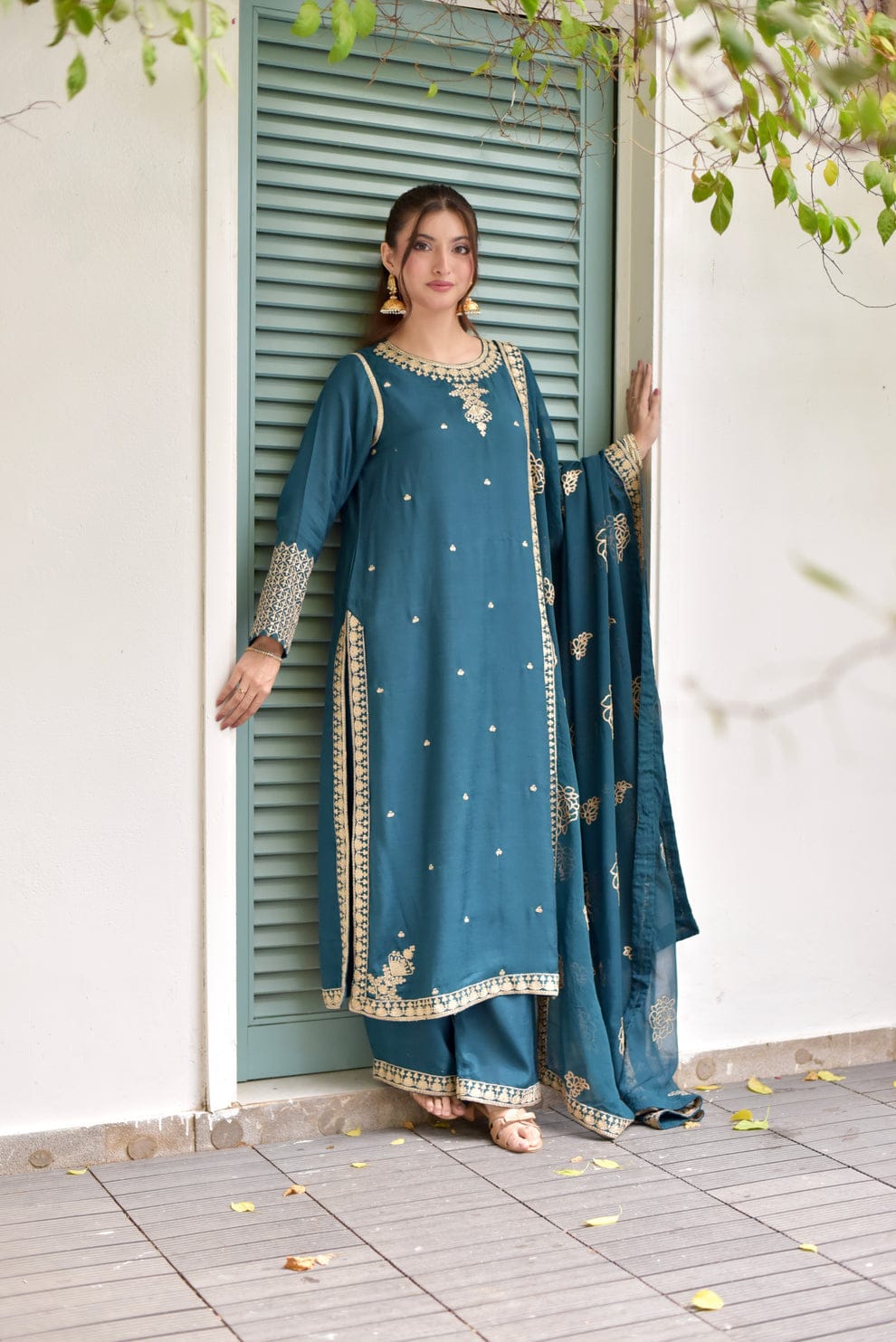 Yasmen Embroidered 3pc