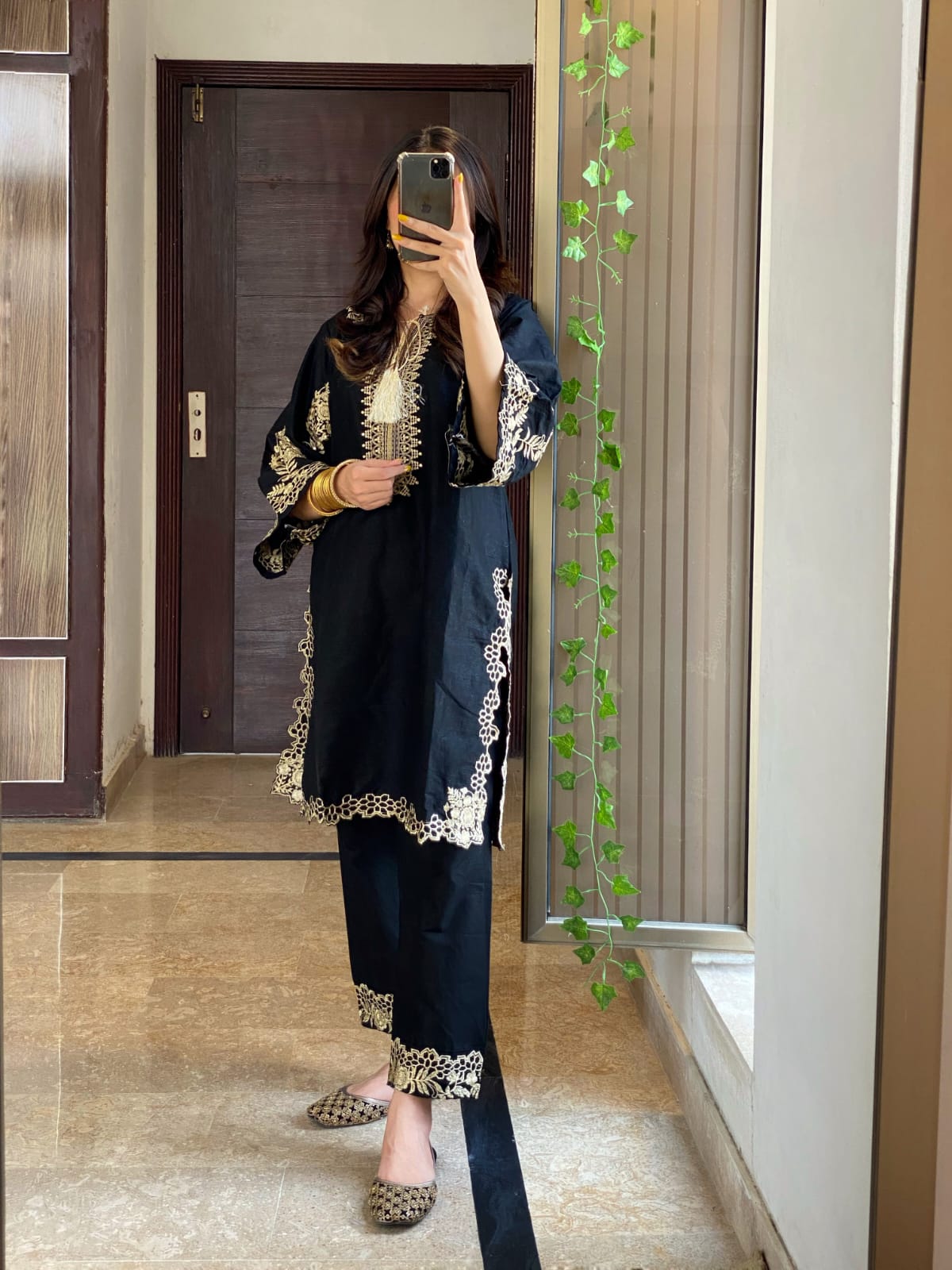 Vyara Embroidered 2pc