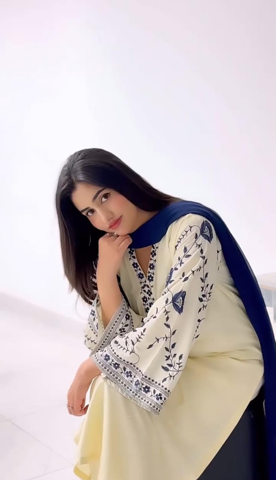 Nawya Embroidered Lawn 3-pc