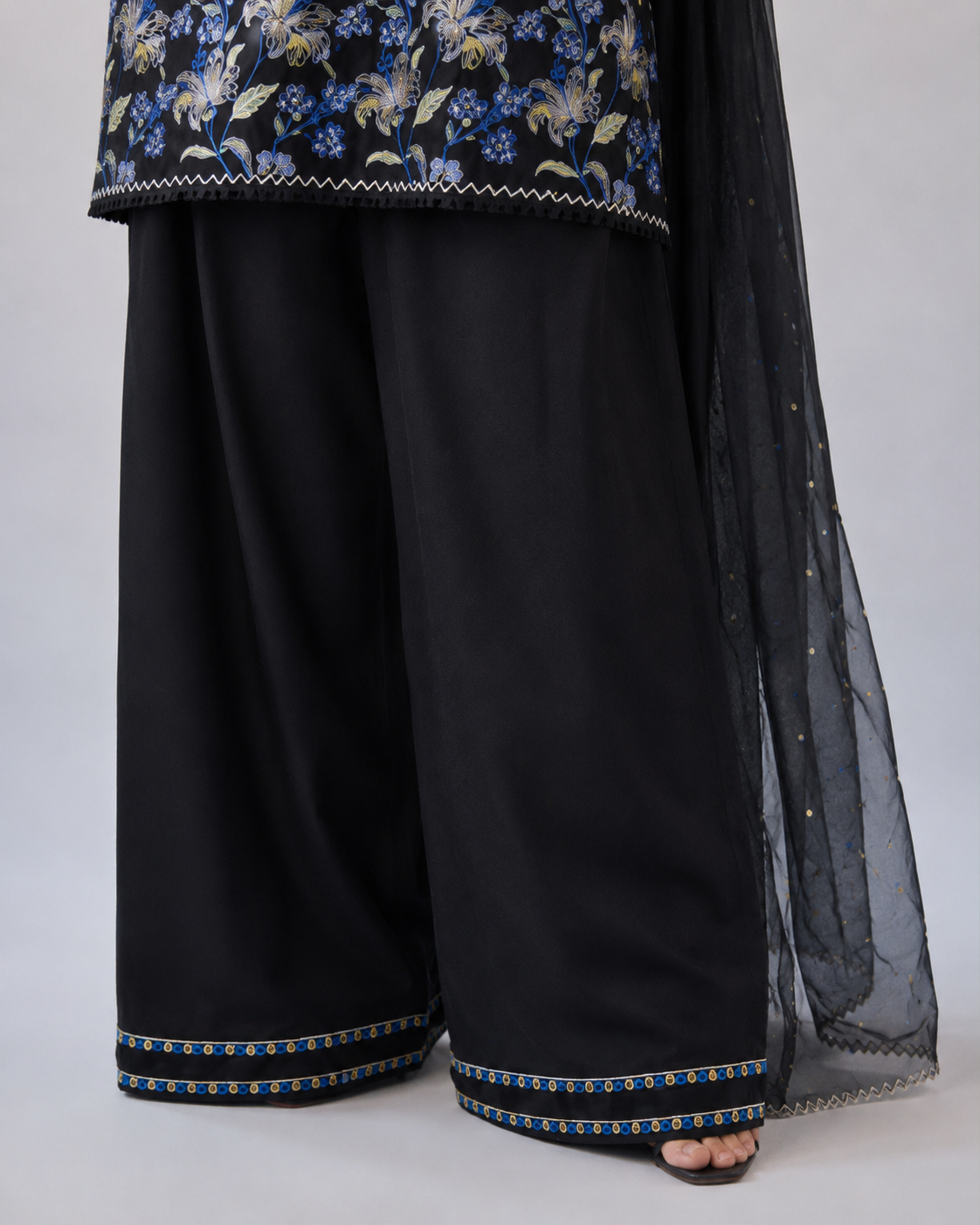 Osen Black Embroidered 3pc